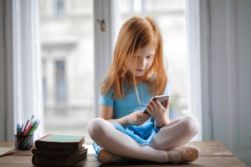 Children protection from unwanted calls. Unknown calls blocking app KnownCalls.
