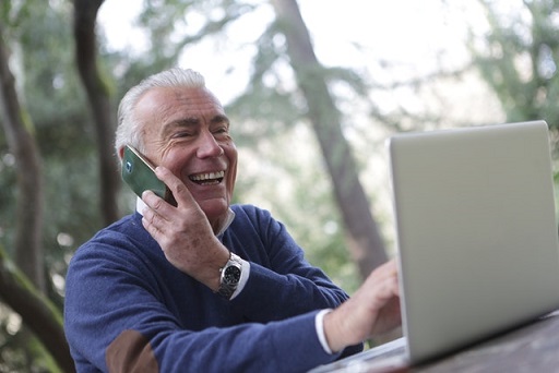 How to protect seniors from online fraud and phone scams. Unknown calls blocking app KnownCalls.