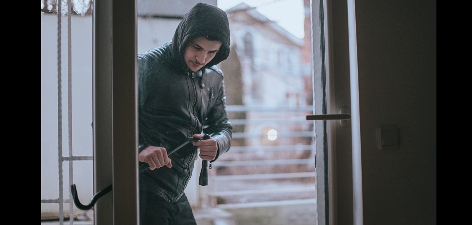 React to strangers only