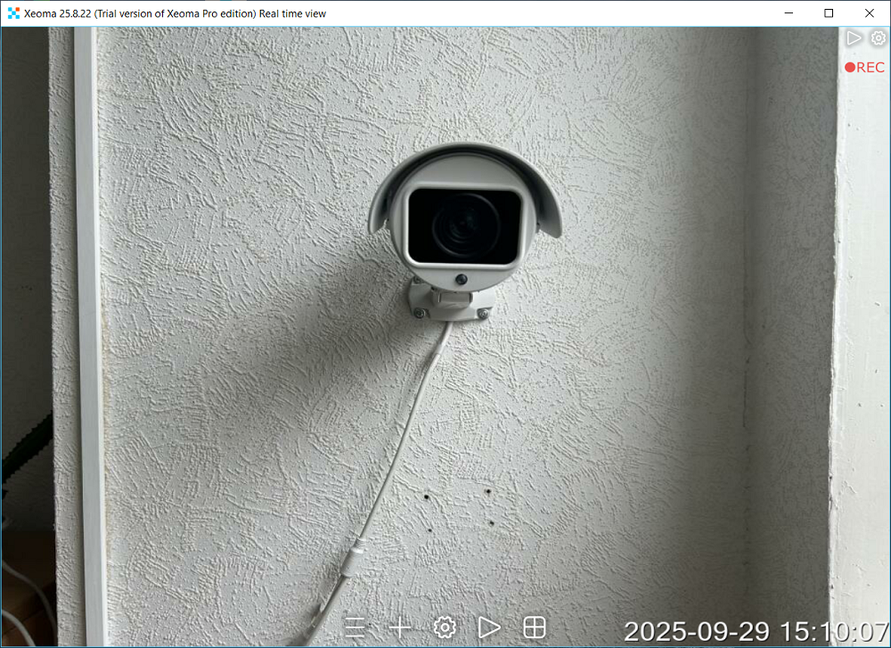 The built-in camera has been found and added to the screen: screen capture