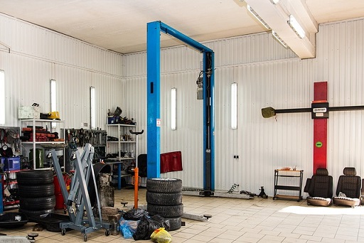 Video surveillance in a car service center