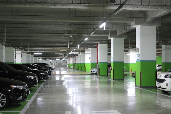 xeoma_cctv_camera_app_in_banks_premises_building_parking